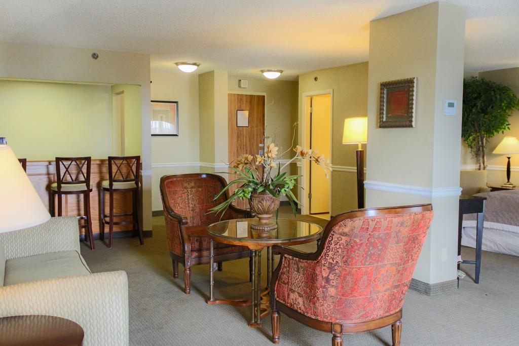 Ramada Plaza By Wyndham Atlanta Airport Hotel College Park Exterior photo