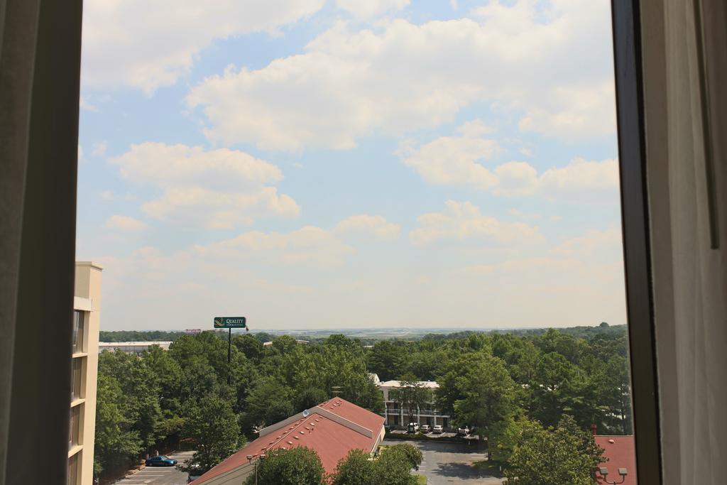 Ramada Plaza By Wyndham Atlanta Airport Hotel College Park Exterior photo