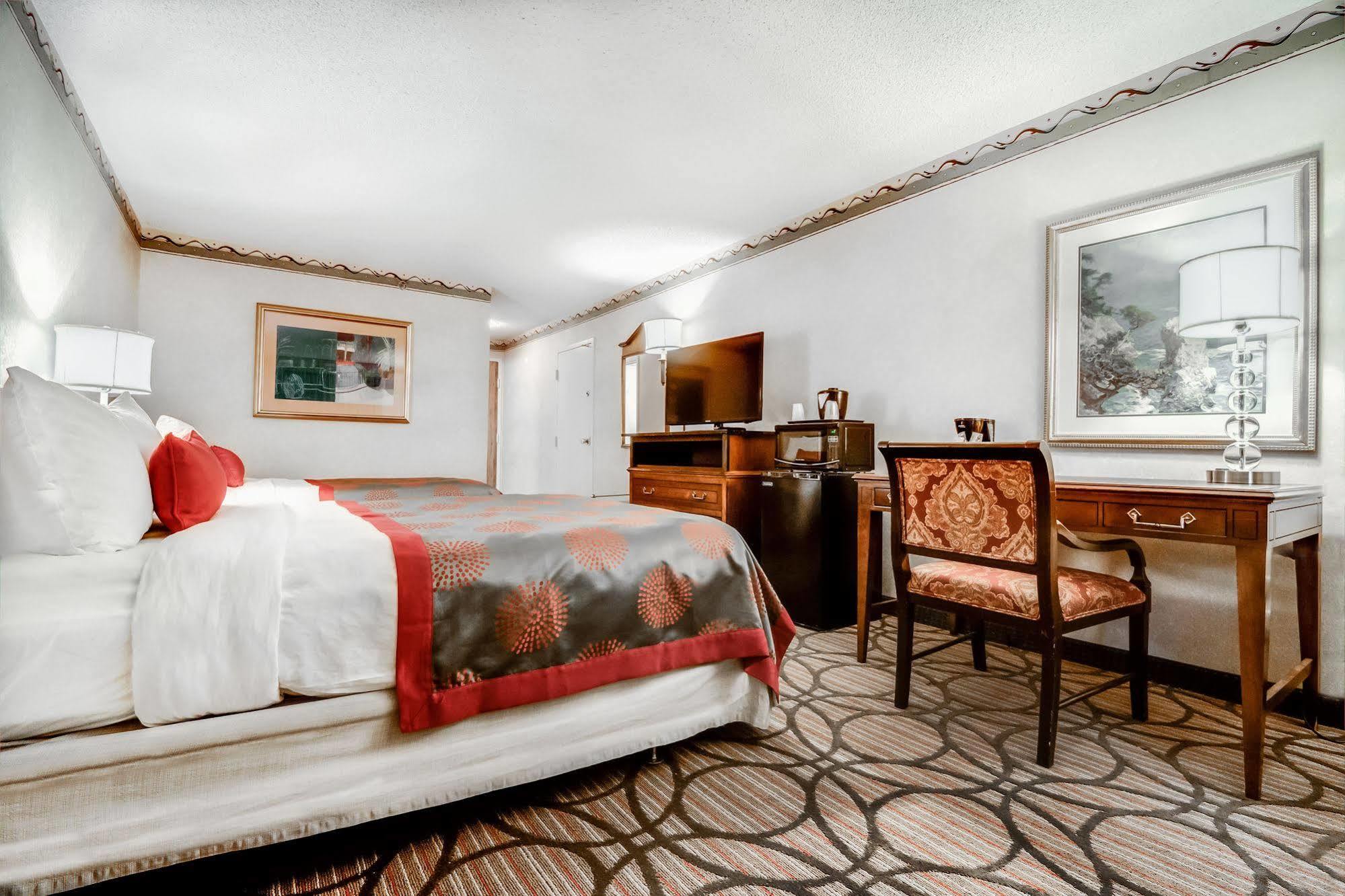 Ramada Plaza By Wyndham Atlanta Airport Hotel College Park Exterior photo