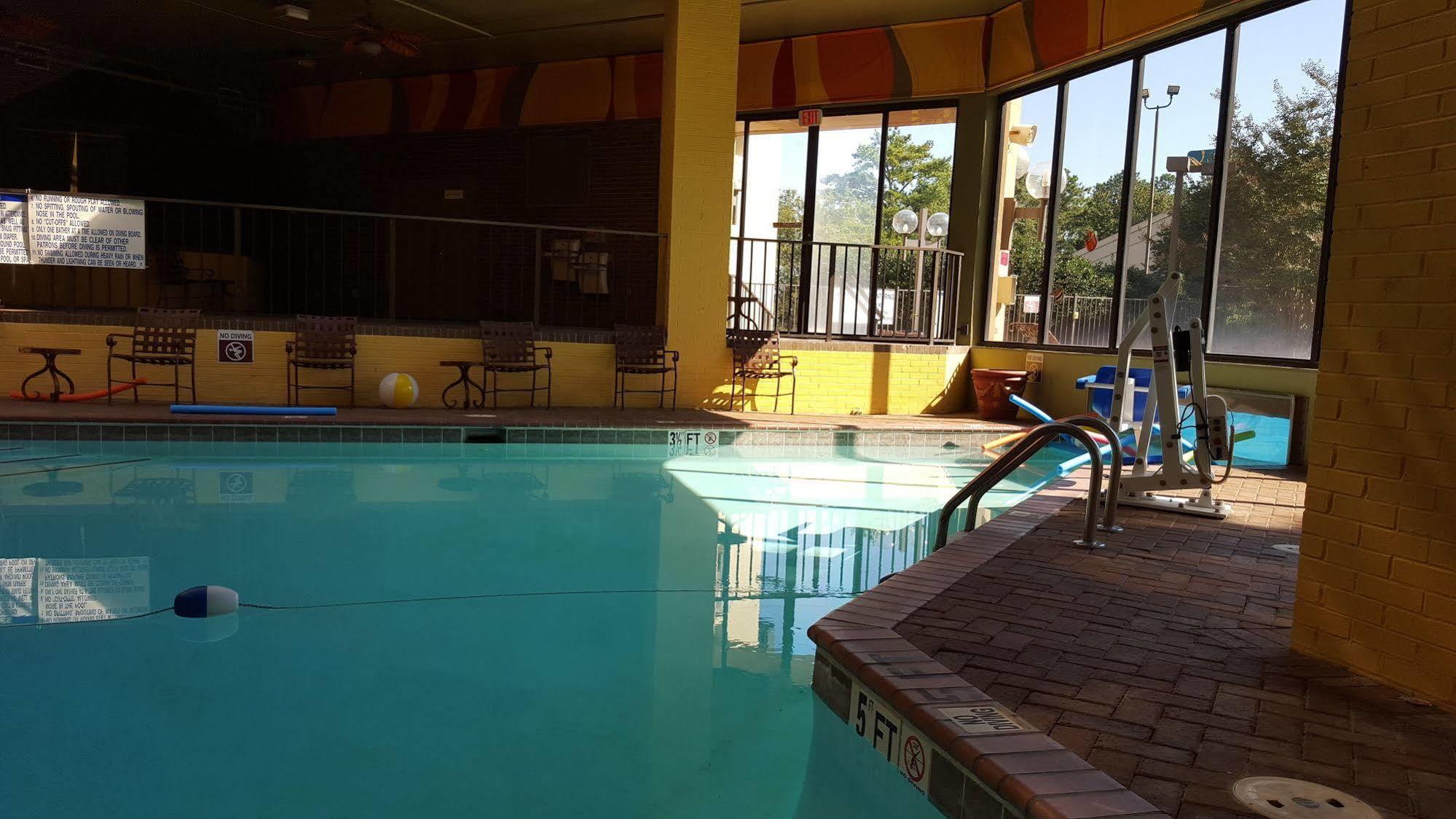 Ramada Plaza By Wyndham Atlanta Airport Hotel College Park Exterior photo